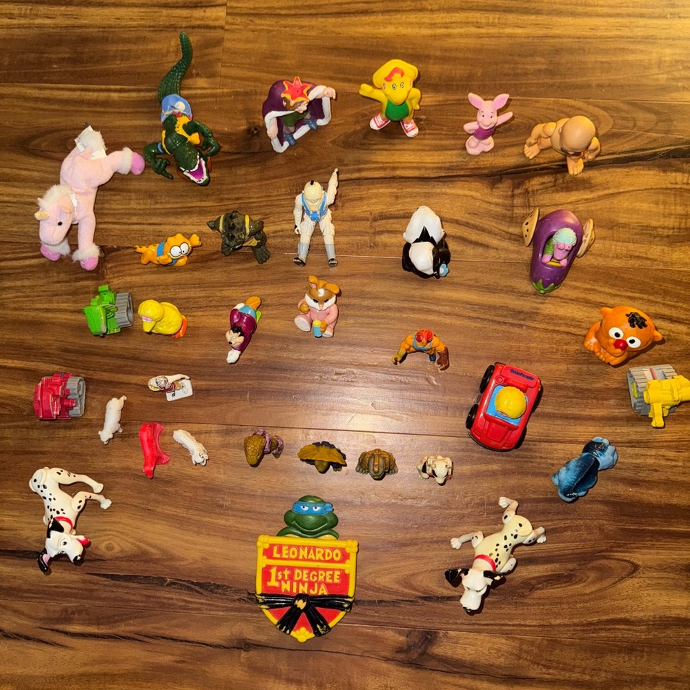 $5 Friday 34 pieces All Collectable VTG figurines assorted bunch